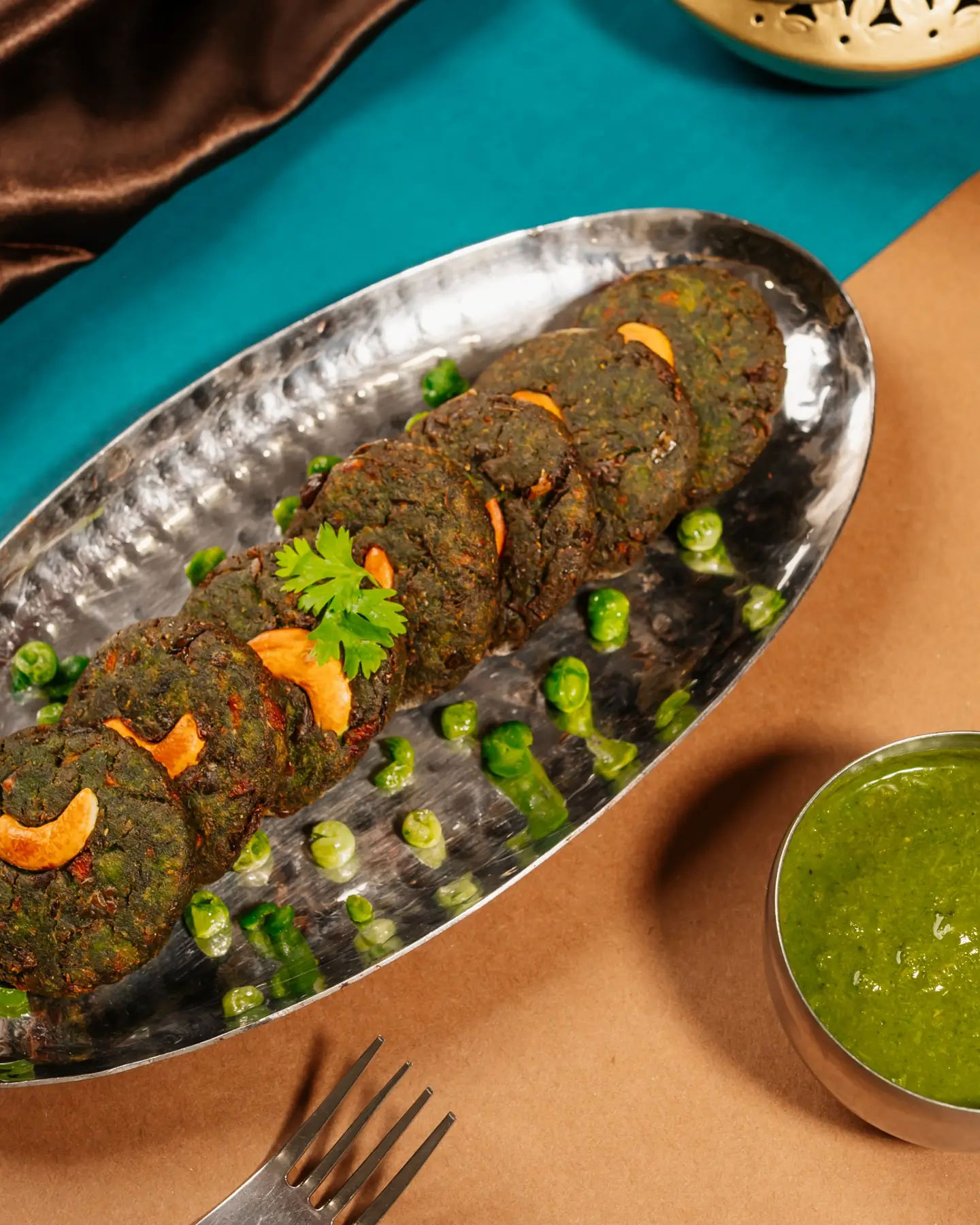 Hara bhara kabab with cashews and green chutney